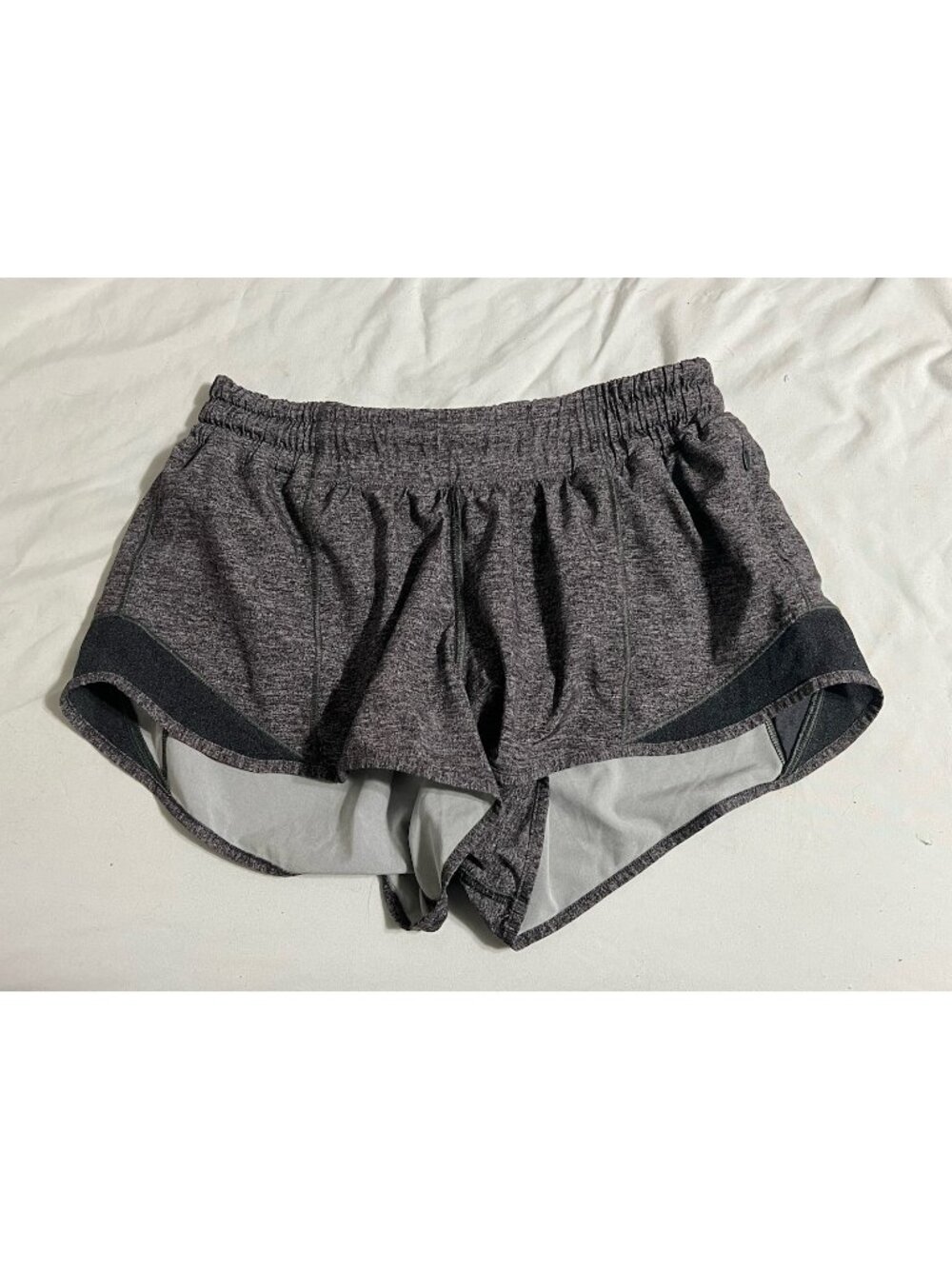 Lululemon Hotty Hot Short II 2.5” Heathered Black Size 4